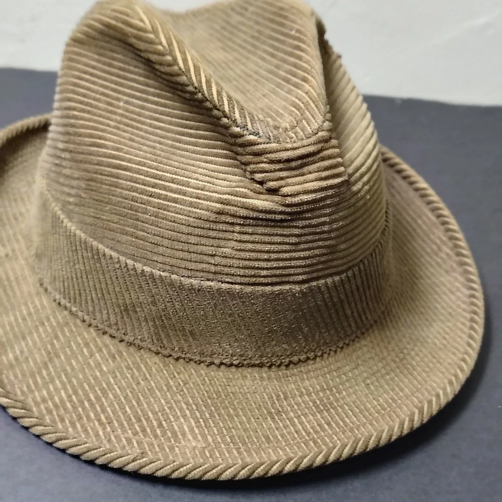VINTAGE Fedora Hat Men 7 1/8 Gold Corduroy Paisley Lining Feather 1960s